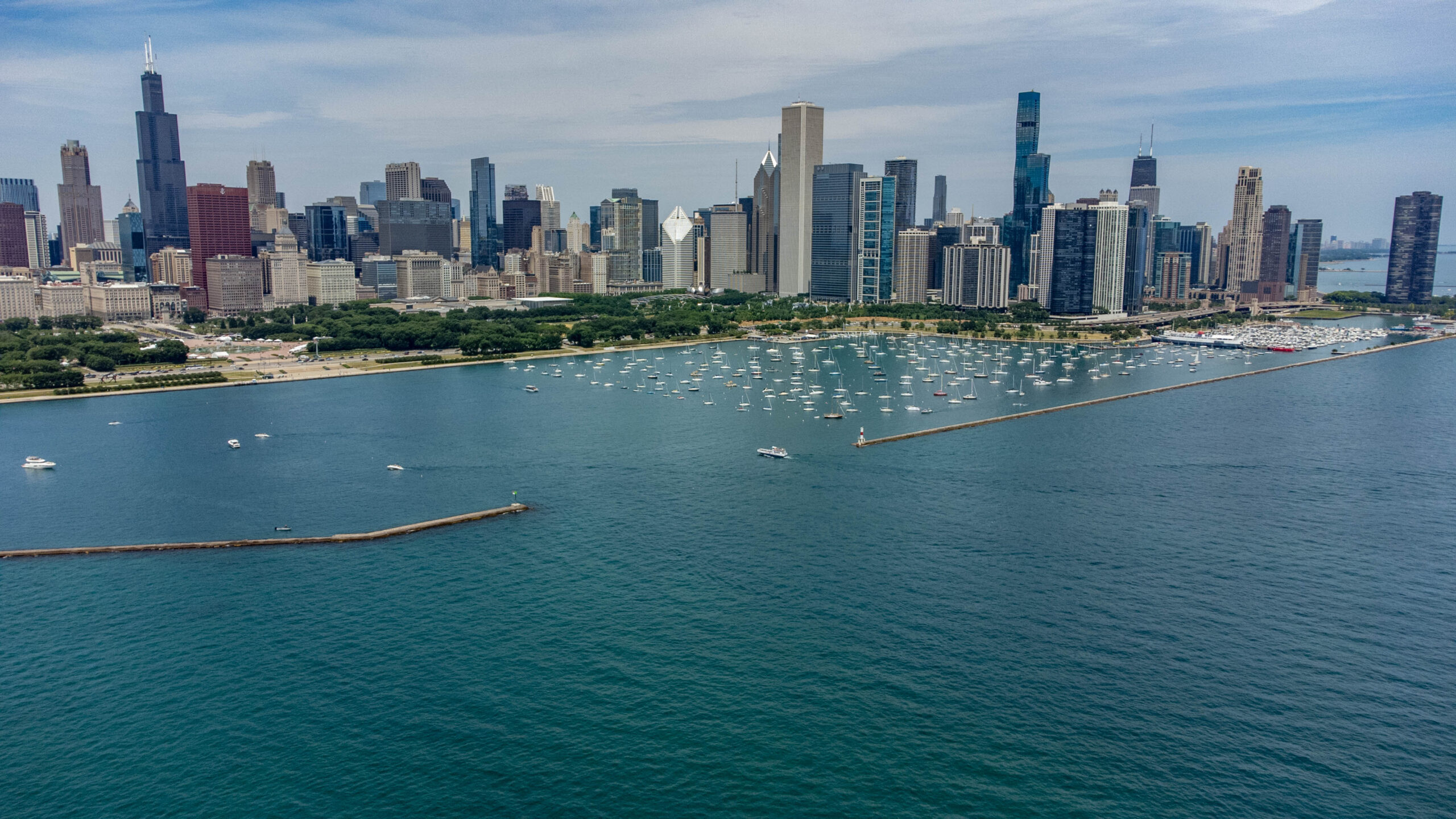Chicago: The Windy City’s Icons, Traditions, and Tantalizing Tastes
